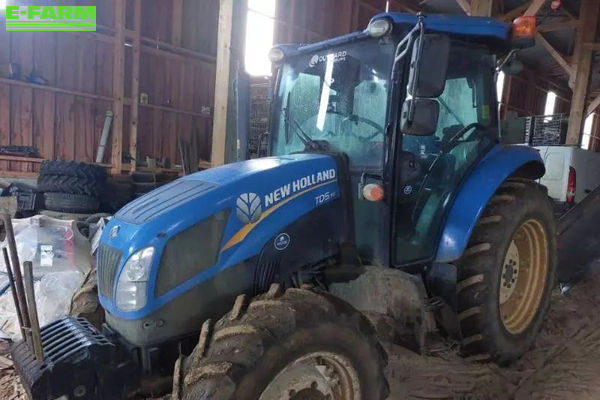 New Holland TD5.95 Tractor €32,000