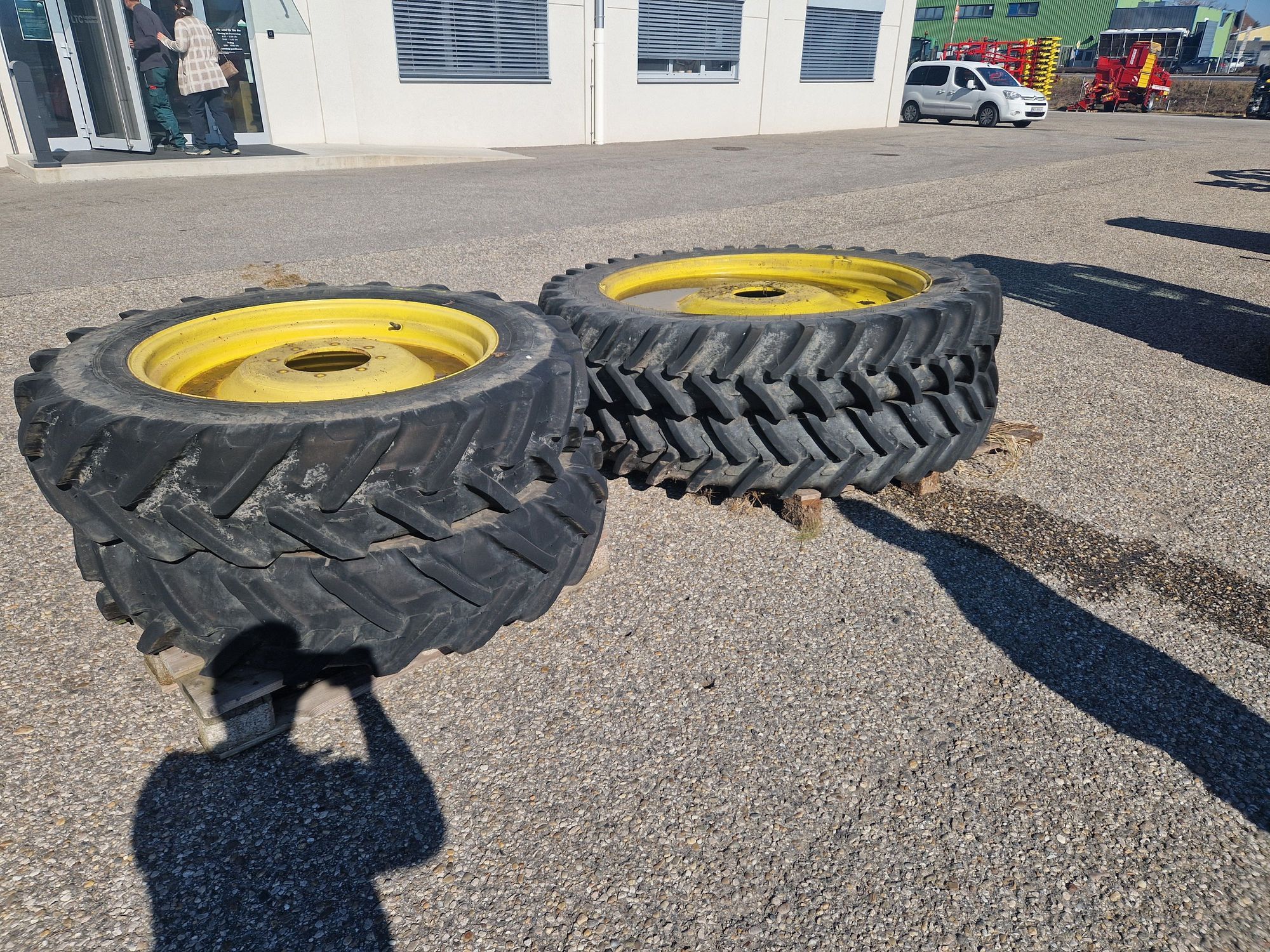 MICHELIN 320/90R50 & 320/85R34 Wheel and track €4,333