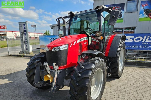 Massey Ferguson 5711 Tractor €40,900