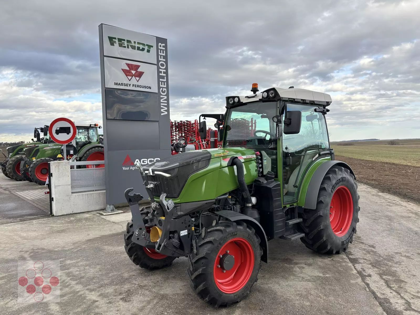 Fendt 211 P Vario Profi Plus Tractor 109.000 EUR