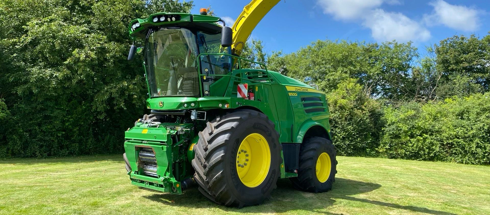 E-FARM: John Deere 8500 - Selvkørende grønthøster - id 99VLCJY - 182.605 € - Produktionsår: 2022 - Motortimer: 867,Motoreffekt (HP): 544,Danmark