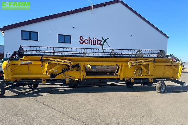 New Holland CR 9080 Header €25,000