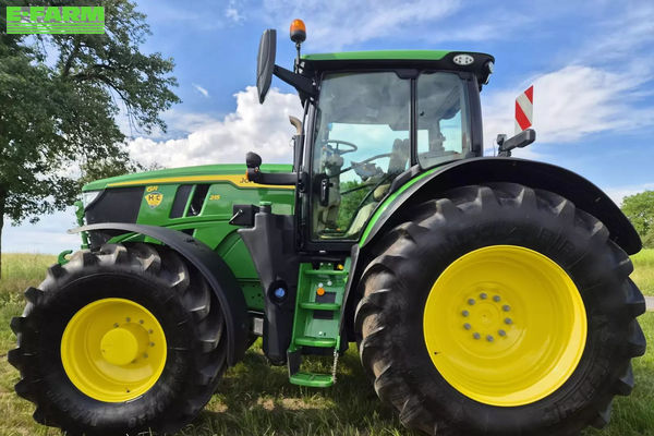 John Deere 6R 215 Tractor €175,900