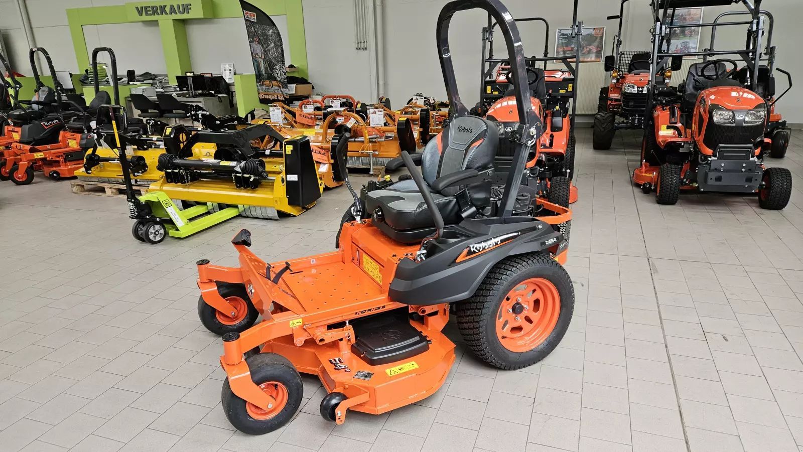 Kubota z4-541 rd Lawn mower €11,100