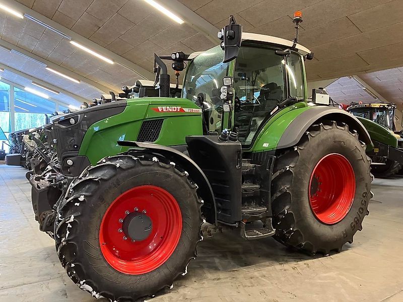 Fendt 728 Vario Tractor €244,135