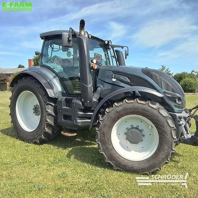 E-FARM: Valtra T 174 - Tractor - id IPFBKSZ - €63,000 - Year of construction: 2017 - Engine hours: 3,850,Engine power (HP): 175,Germany