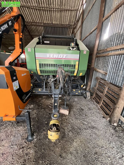 E-FARM: Fendt 2900 V - Presă de balotat - id PWIBUXU - 8.900 EUR - Anul: 2005 - Numărul total de baloți produși: 13.000,Franța