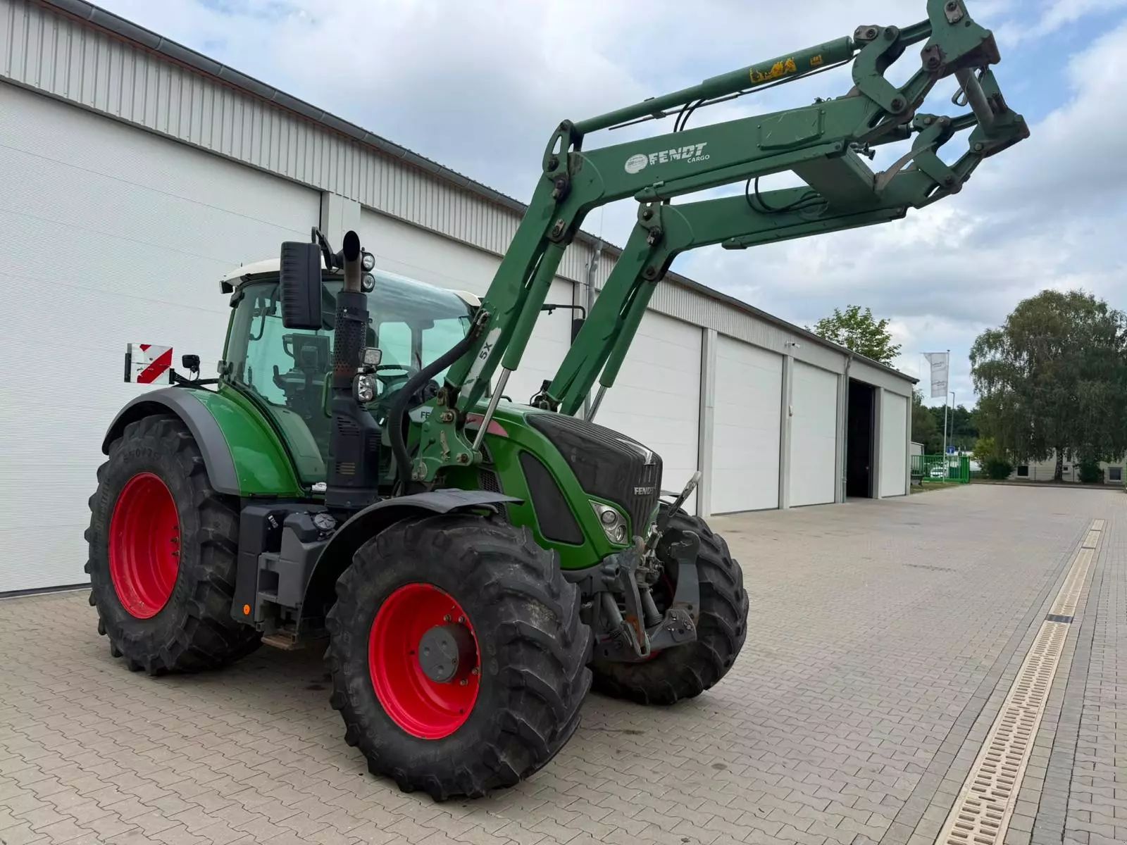 Fendt 724 Vario Profi Plus Tractor €96,000