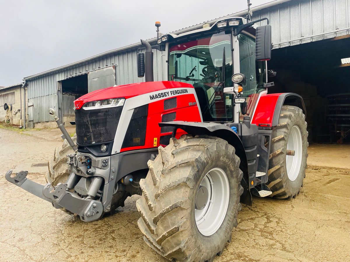 Massey Ferguson 8S.205 Traktor 120.000 €