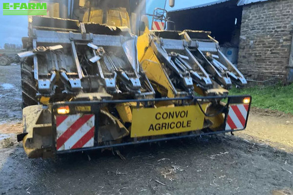 New Holland 8 rangs Header €20,000