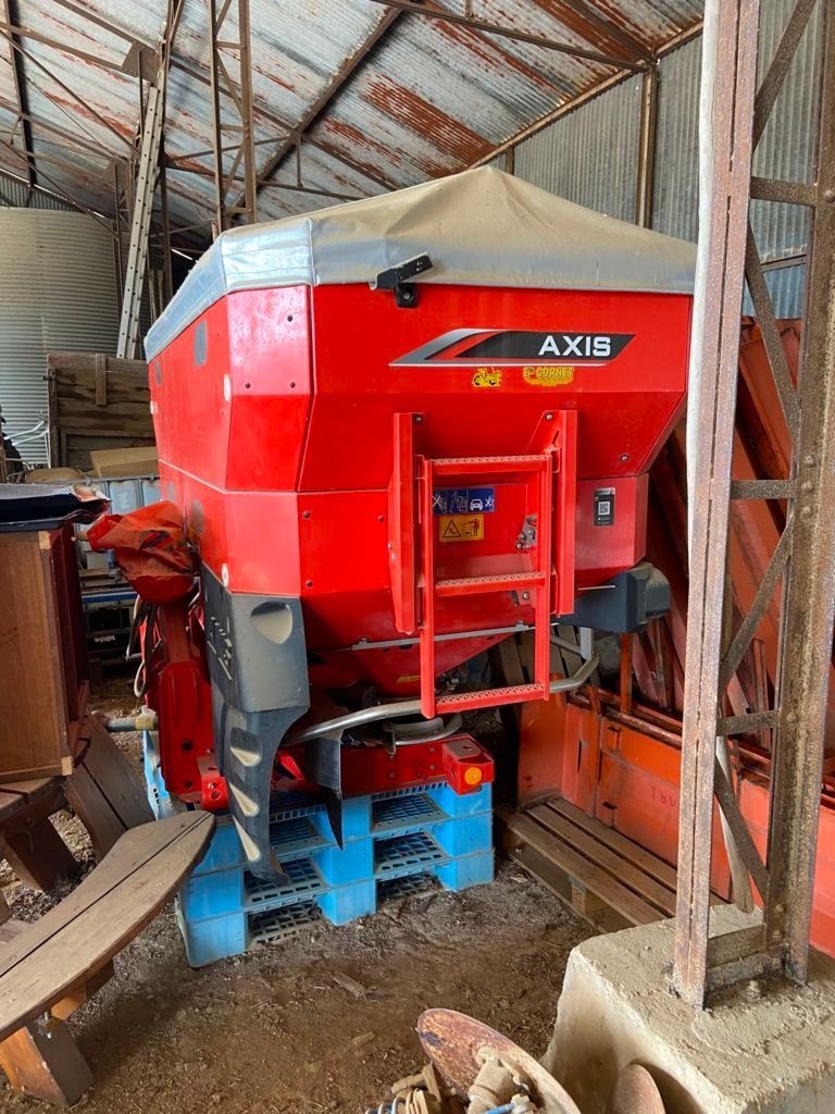 Kuhn axis 40.2memc Fertiliser spreader €14,000