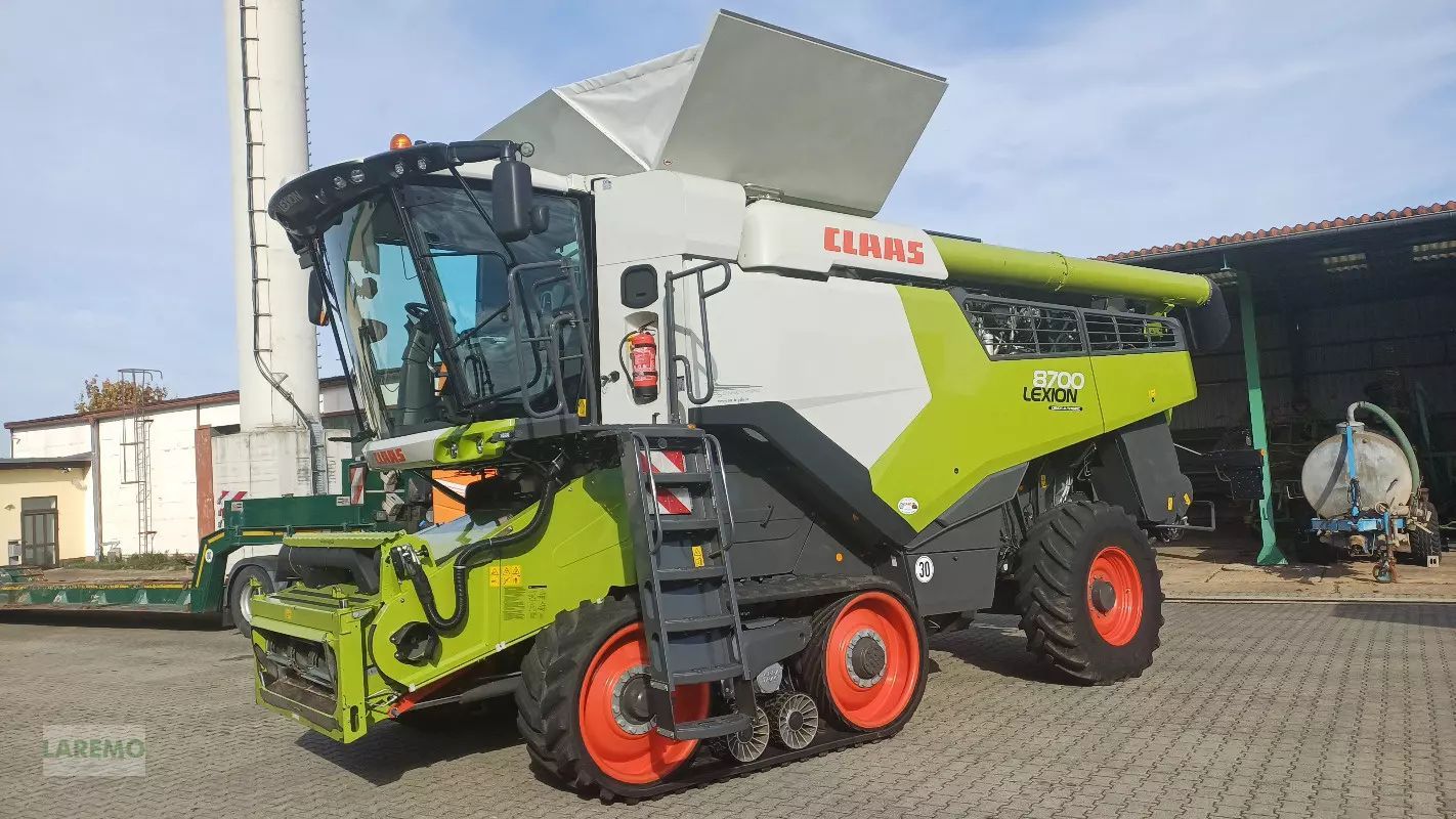 Claas Lexion 8700 Terra Trac Combine harvester €349,000