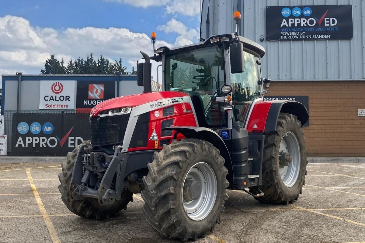 Massey Ferguson 8S.205 Traktor 115.170 €