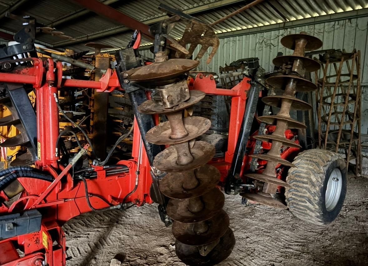 GREGOIRE BESSON acero 32 Disc harrow €14,000