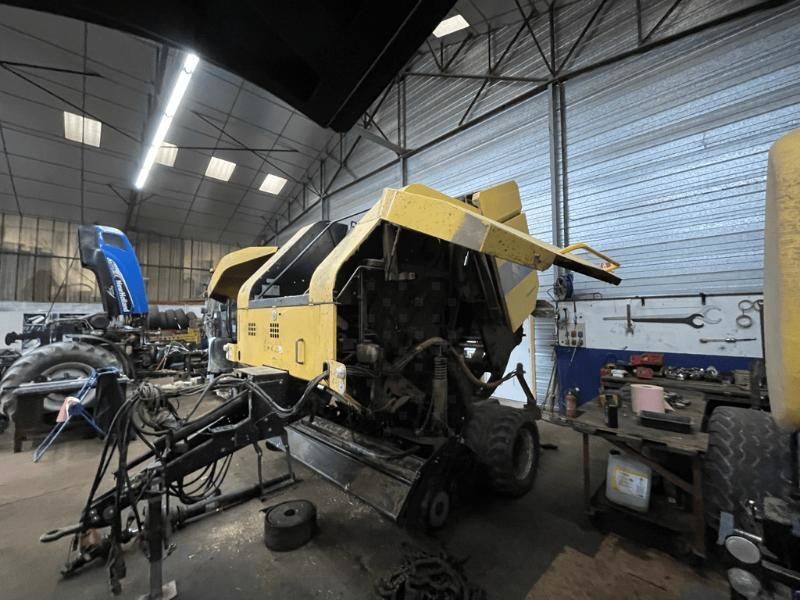 New Holland T 7070 Baler €6,900