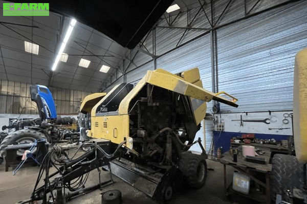 New Holland T 7070 Baler €6,900