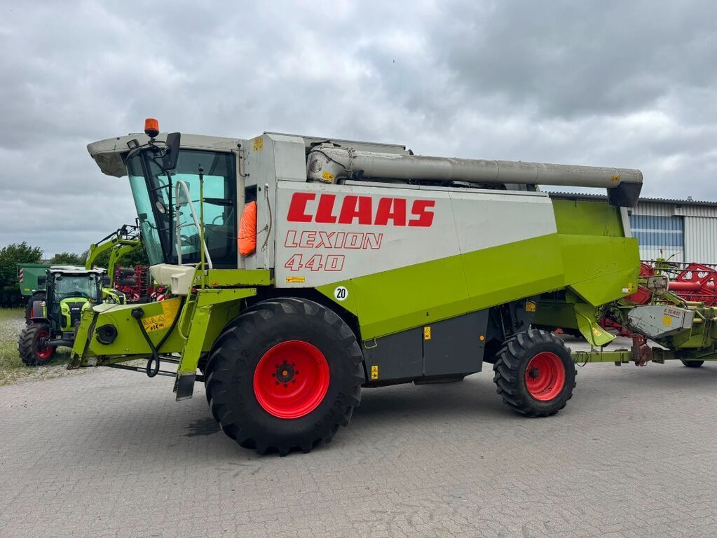 Claas Lexion 440 Combine harvester €46,000