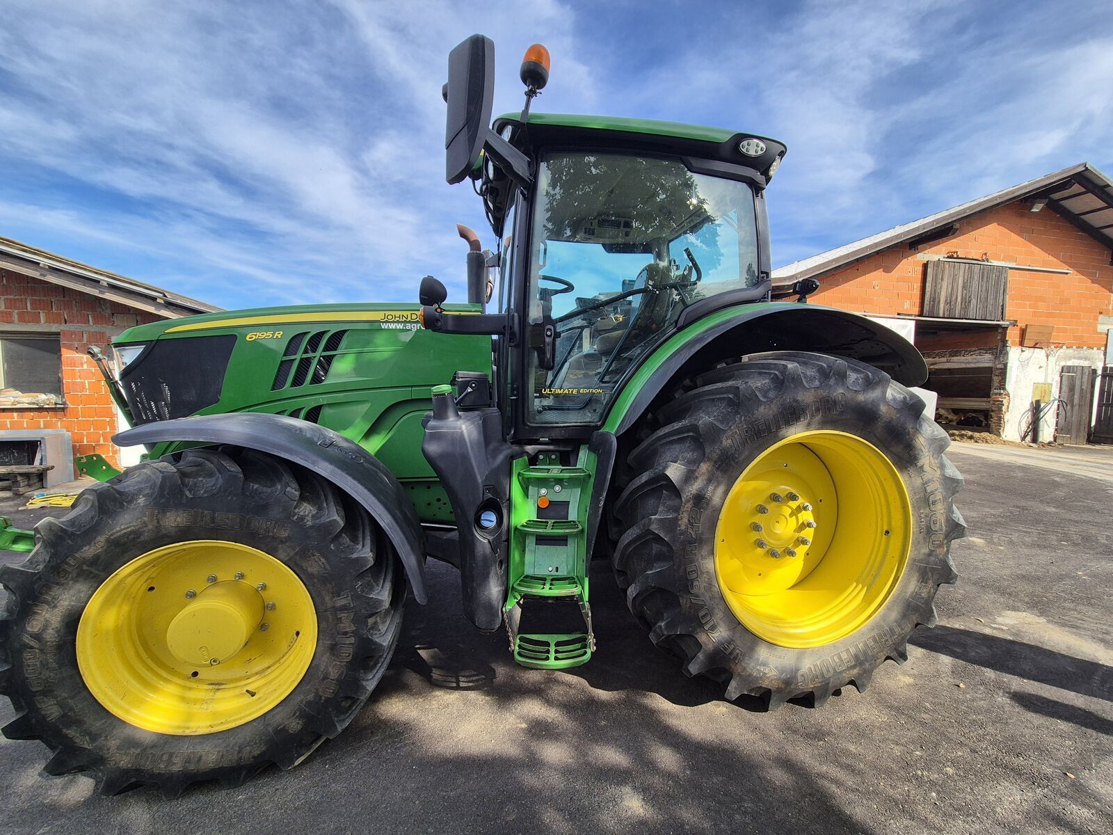 John Deere 6R 195 Tractor €164,000