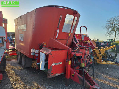 E-FARM: TRIOLIET Solomix 2 - 2000 - Mixer feeder - id HY5TIJR - €6,000 - Year of construction: 2003 - France
