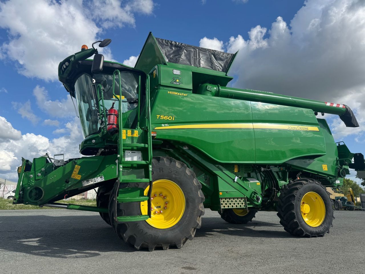 John Deere T 560i Combine harvester €160,000