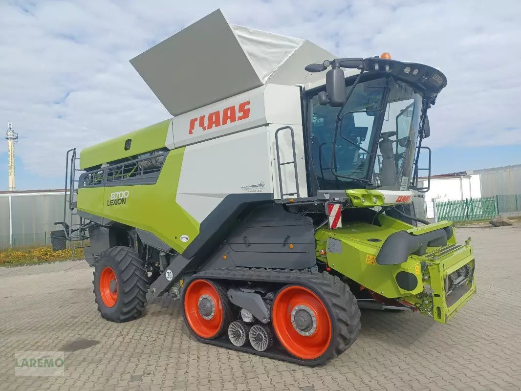 Claas Lexion 8700 Terra Trac Combine harvester €342,600