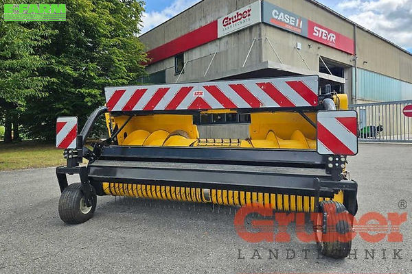 New Holland 300 FP HP Fingers Header €15,250