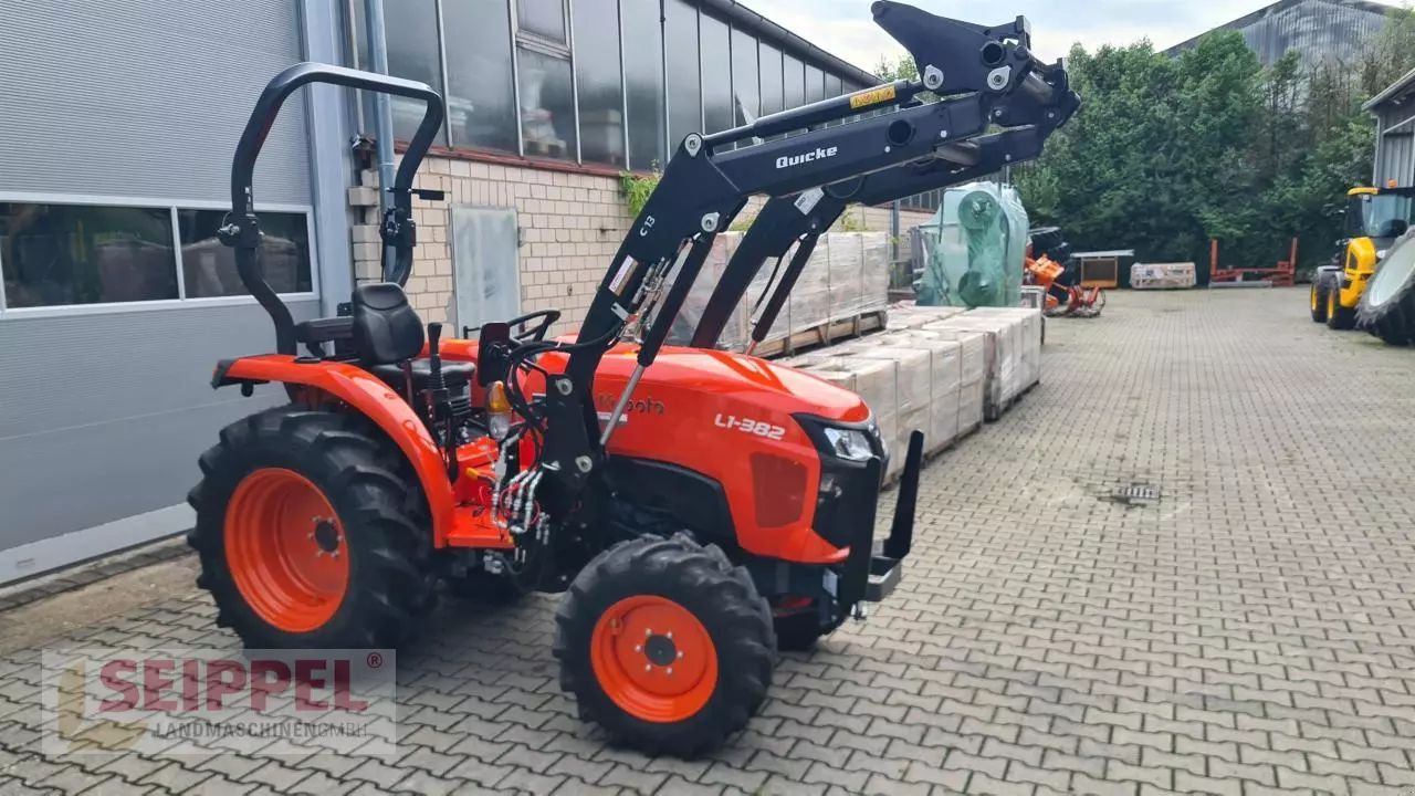 Kubota L1-382 DW EC Tractor €26,500
