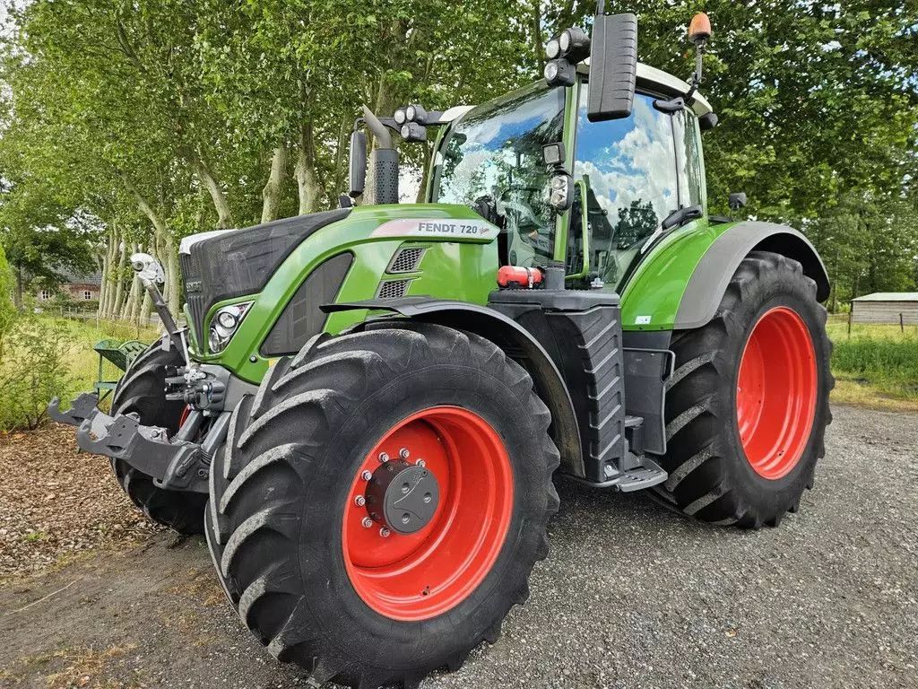 Fendt 722 Vario Tractor €93,000