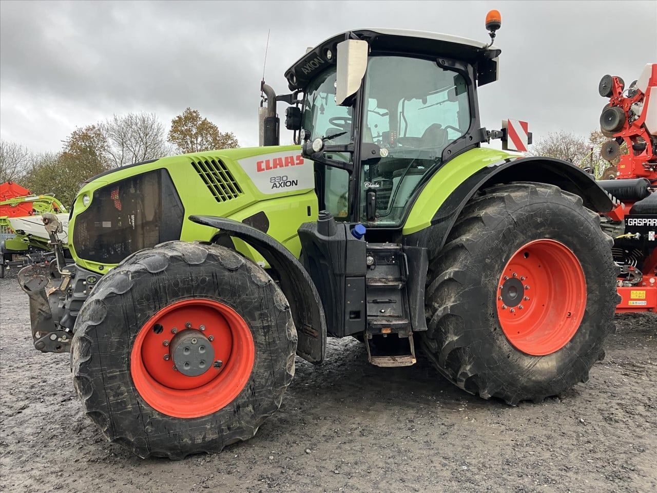 Claas Axion 830 Traktori 67 543 €