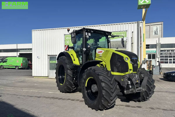 Claas Axion 870 CMATIC Tractor €184,874