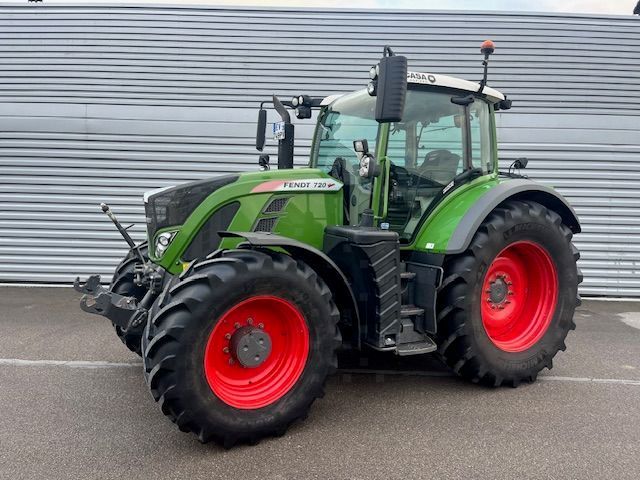 E-FARM: Fendt 720 Vario - Tractor - id 6G568QG - €145,000 - Year of construction: 2018 - Engine hours: 2,800,Engine power (HP): 200,France