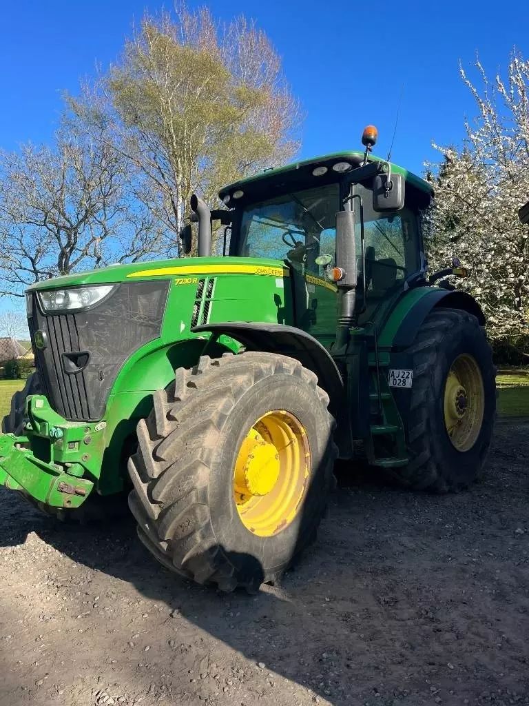 John Deere 7230 R Tractor €51,506