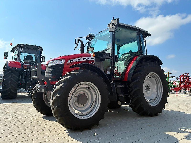 Massey Ferguson 5711 M Tractor €84,490