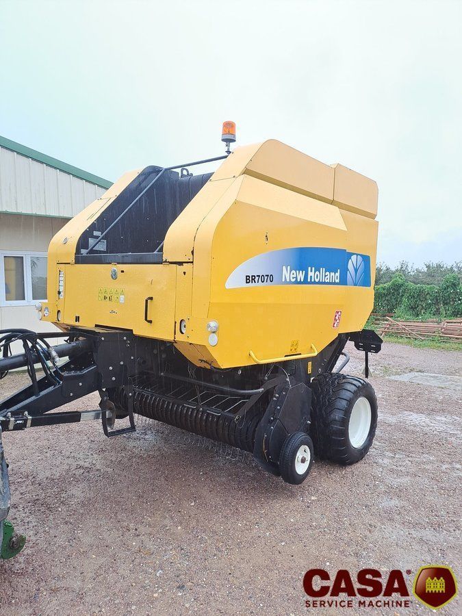 New Holland T 7070 Baler €6,000