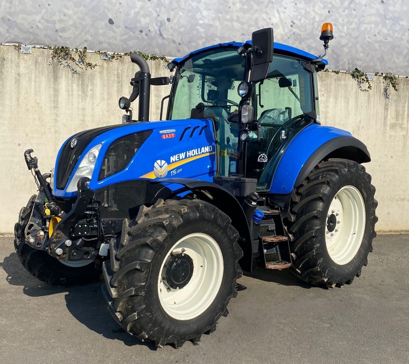 New Holland T5.120 Τρακτέρ 83.590 €