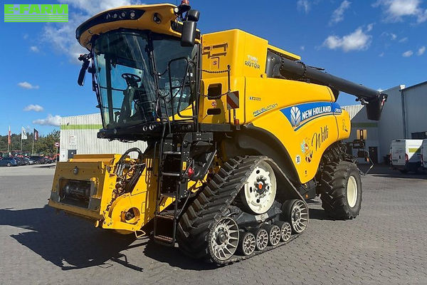 New Holland CR 8.90 Raupe Mähdrescher 165.000 €
