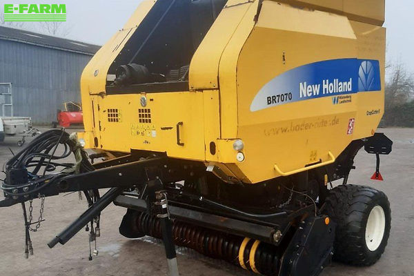 New Holland T 7070 Baler €7,500