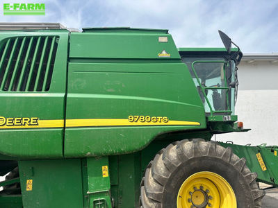 E-FARM: John Deere 9780 CTS - Combine harvester - id CTBKDSP - Year of construction: 2004 - Engine hours: 5,268,Engine power (HP): 304,Italy