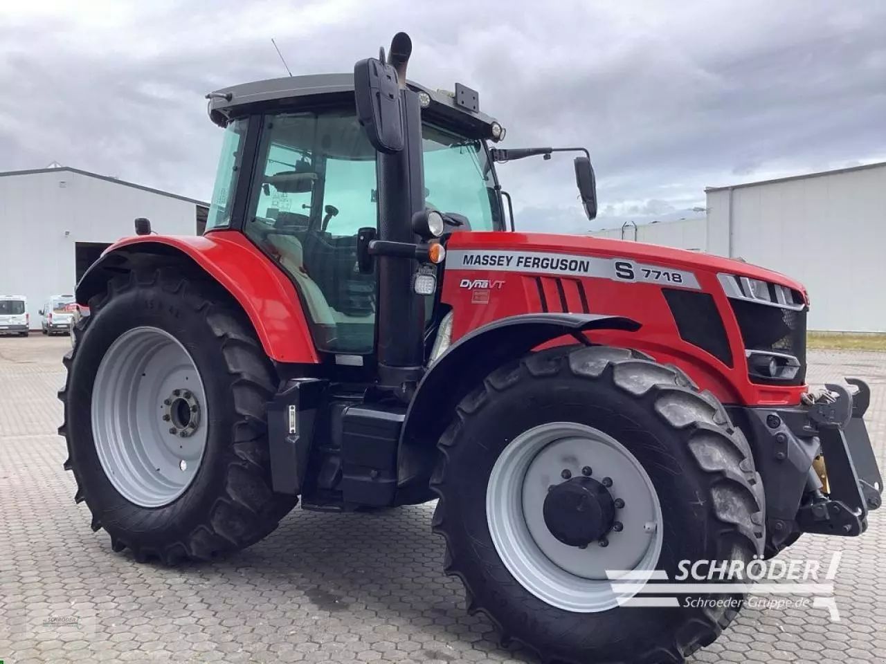 Massey Ferguson 7718 S Tractor €74,885