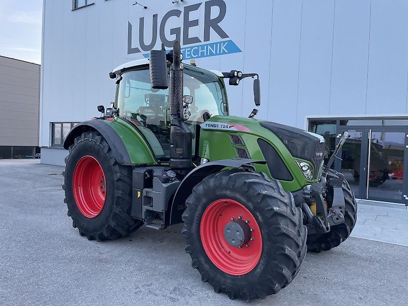 Fendt 724 Vario Profi Plus Tractor €123,083