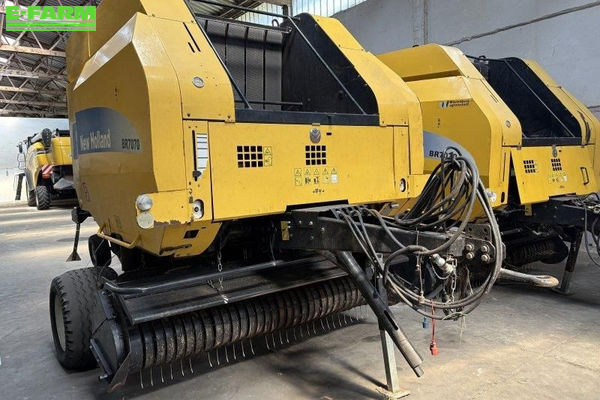 New Holland T 7070 Baler €7,500