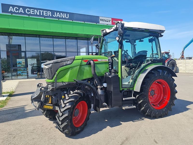Fendt 211 F Vario Profi Plus Tractor 99.000 EUR