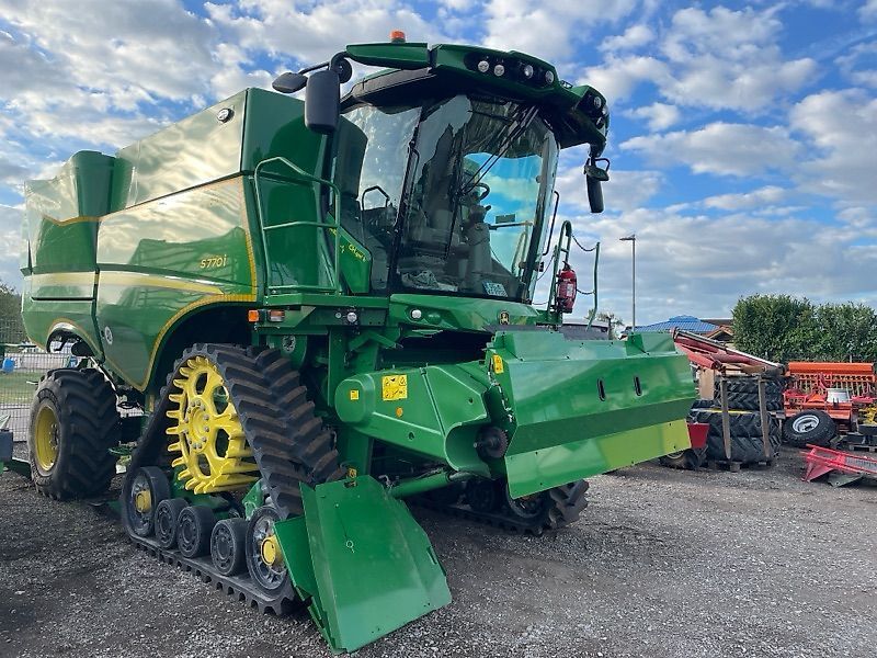 John Deere S 770 Combine harvester €298,000