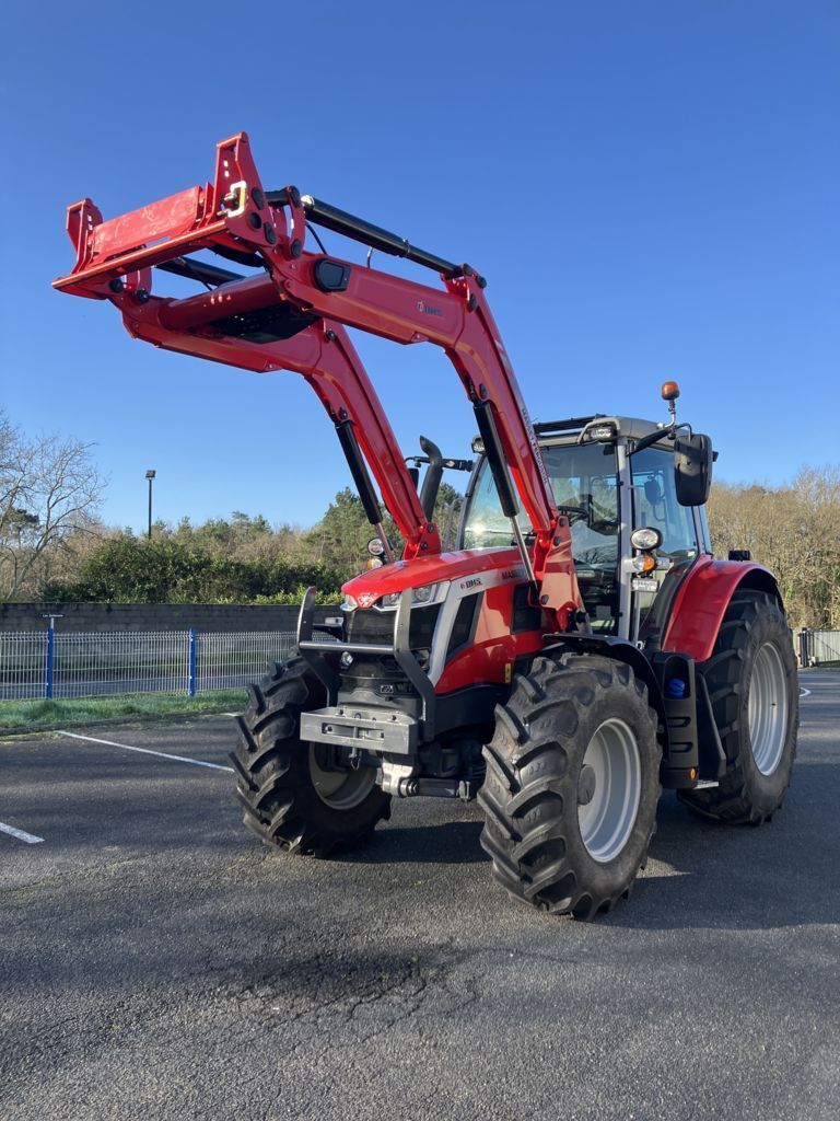 Massey Ferguson 6S.135 Tractor €85,000