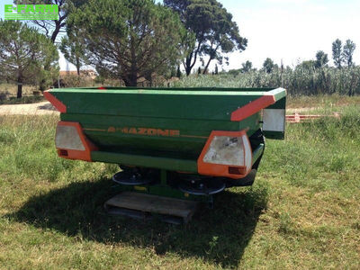 E-FARM: Amazone profis zam 2501 - Fertiliser spreader - id T2QU21L - €10,500 - Year of construction: 2010 - France