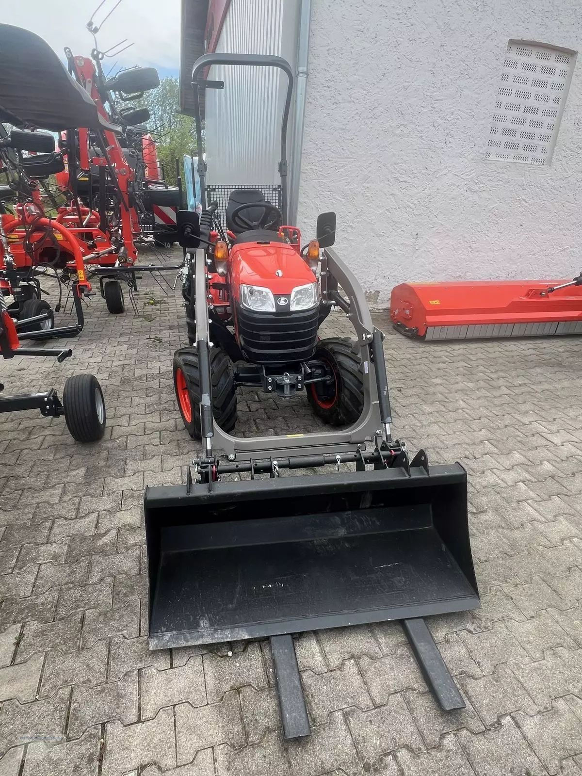 Kubota B1241 Tractor €15,882