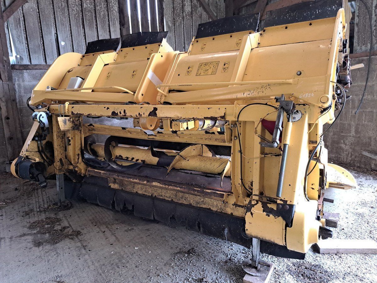 New Holland mf875w Header €19,000