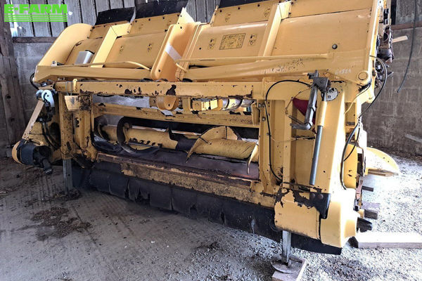 New Holland mf875w Header €19,000