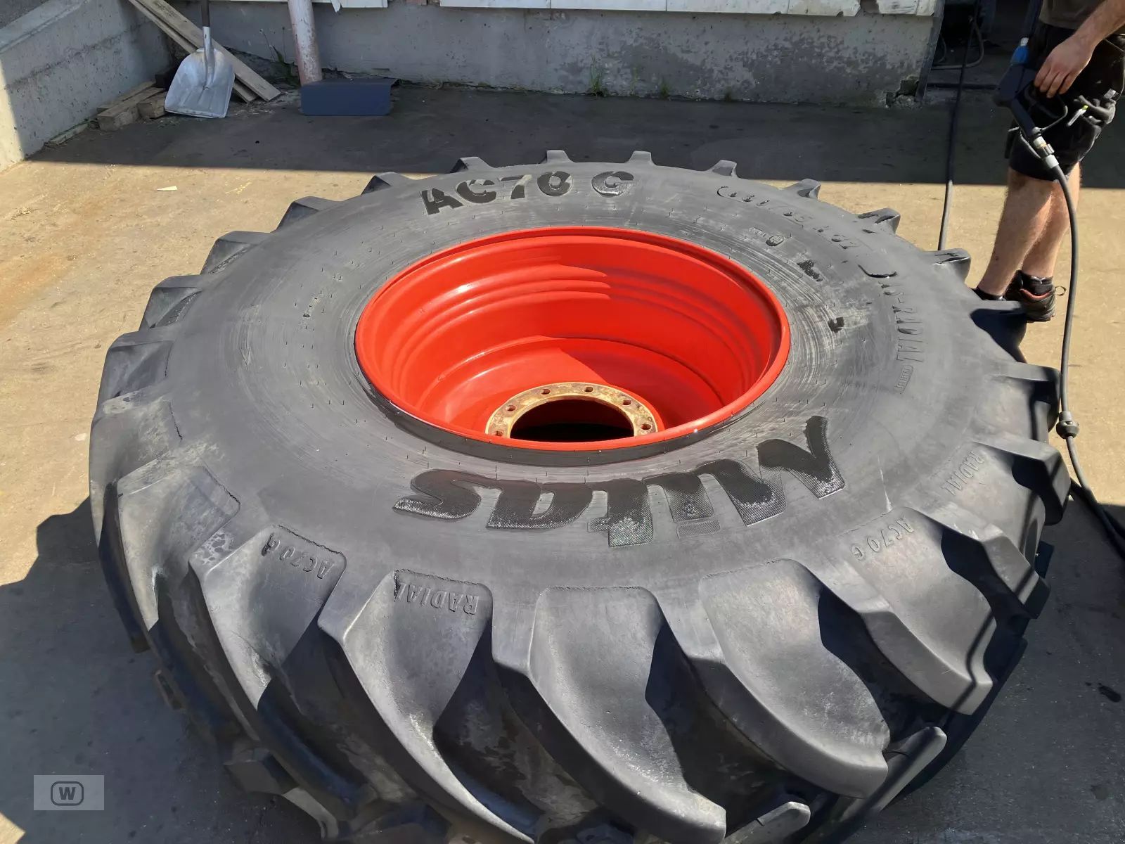 Mitas 680/85 r32 Wheel and track €5,200