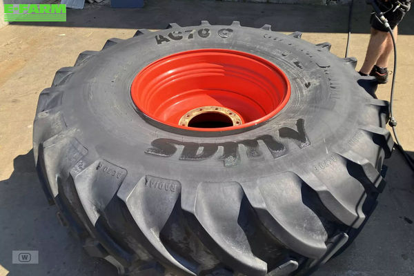 Mitas 680/85 r32 Wheel and track €5,200